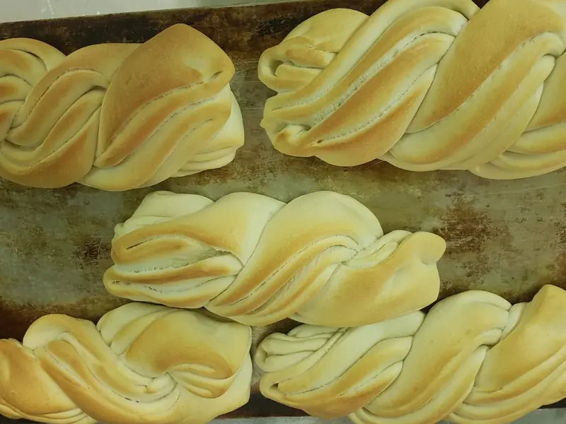 Trecce di pane dorate viste dall'alto